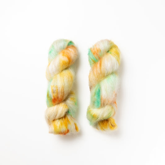 ミモザをイメージした手染め糸