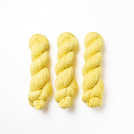 黄色の手染め糸