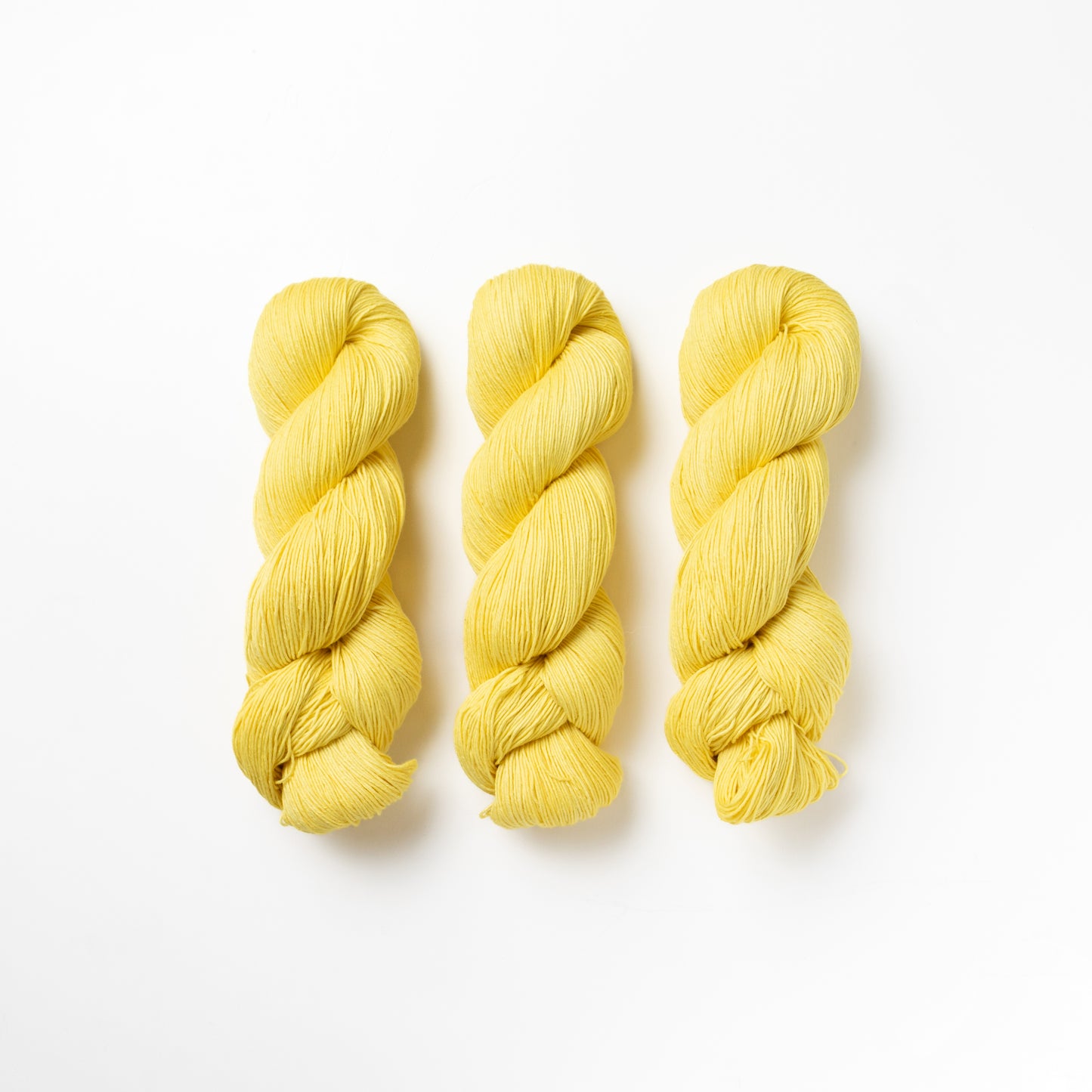 黄色の手染め糸