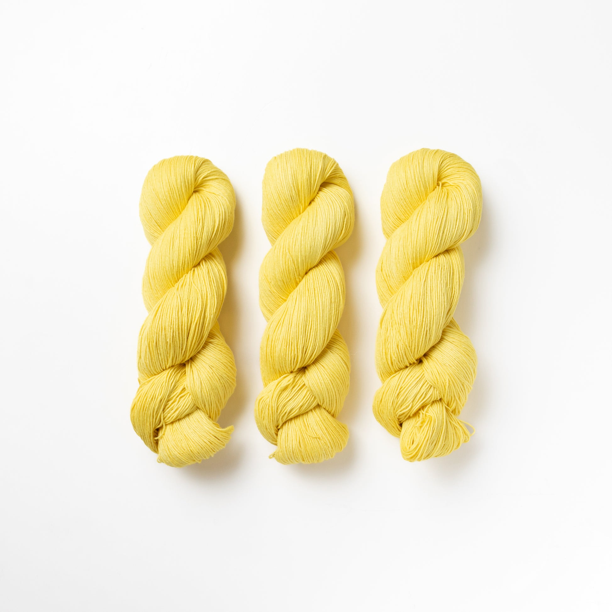 黄色の手染め糸