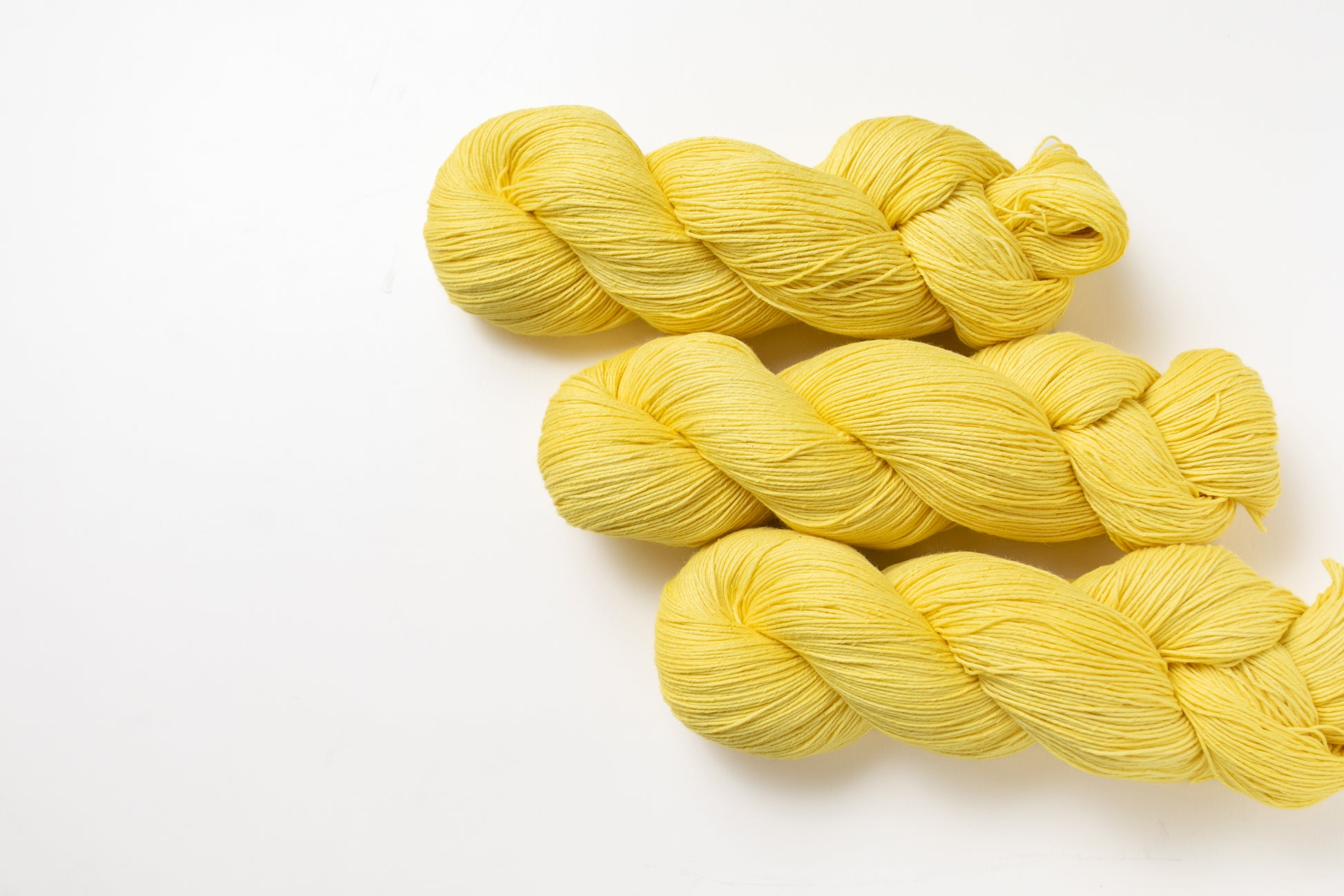 黄色の手染め糸