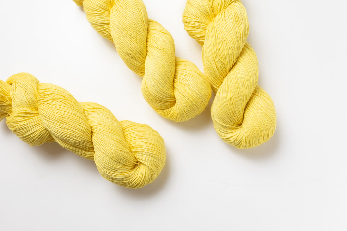 ミモザをイメージした毛糸