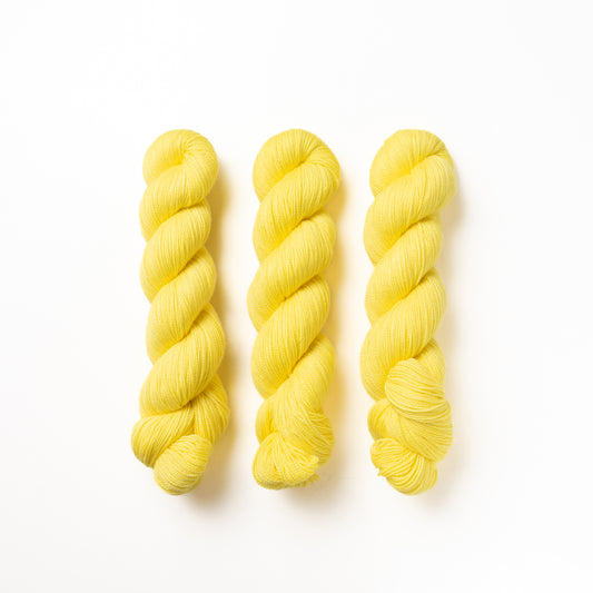 ミモザをイメージした毛糸