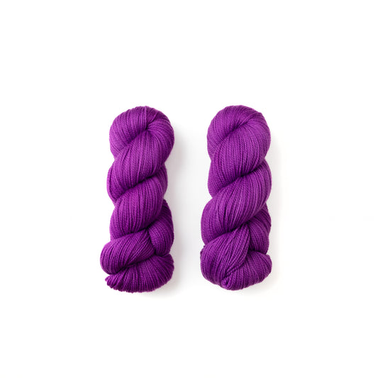 紫の手染め糸