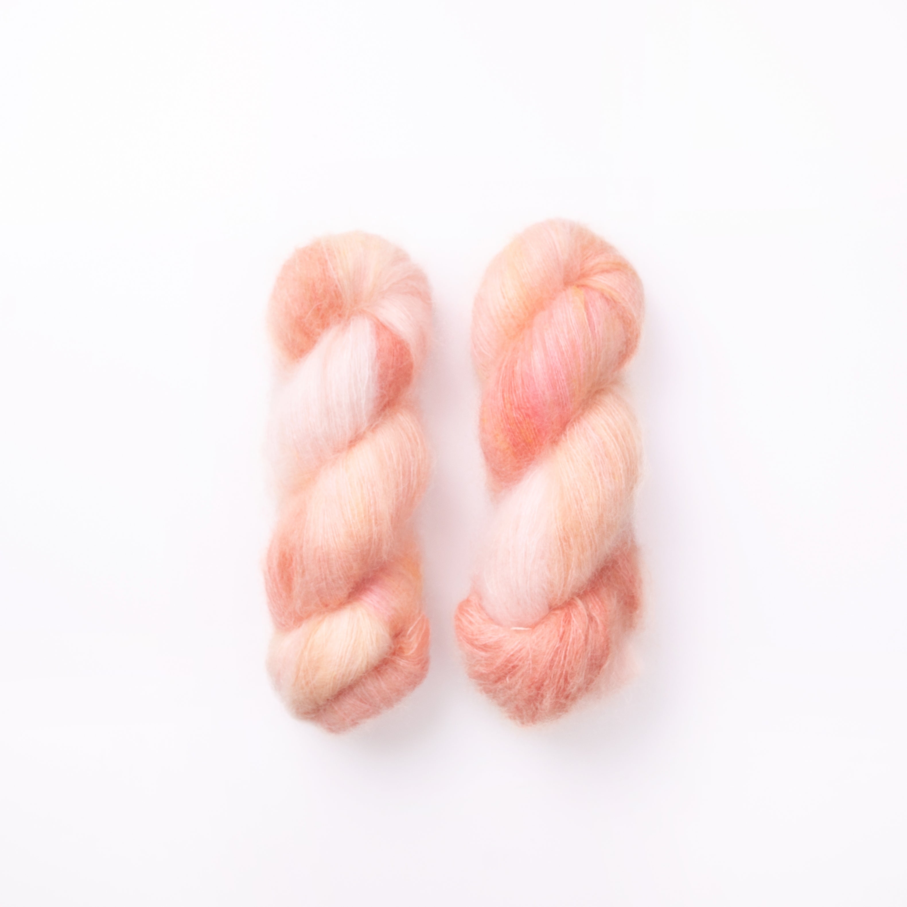 キッドモヘア】桃 外側 – Bon voyage hand dyed yarn