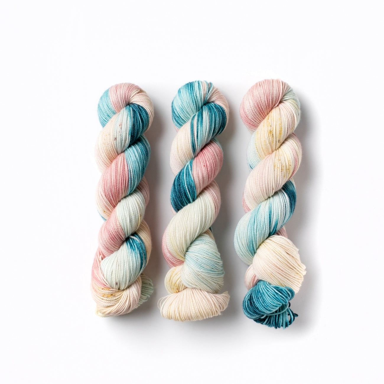 Yarn】In stock – Bon voyage hand dyed yarn