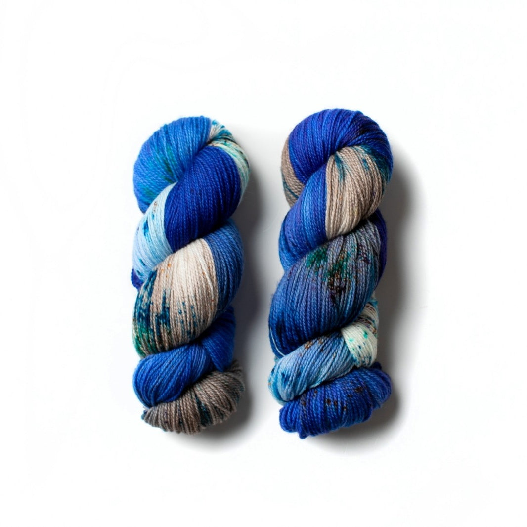 blue.blue.blue – Bon voyage hand dyed yarn